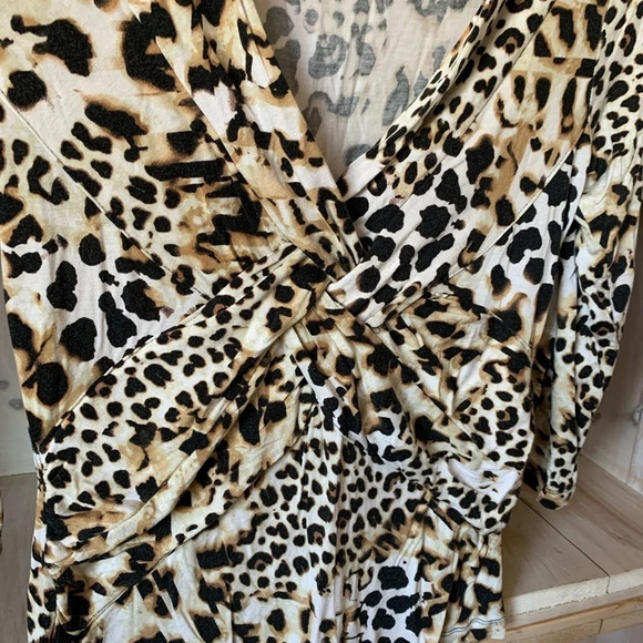 Cable & gauge animal print deep V top - Picture 5 of 7